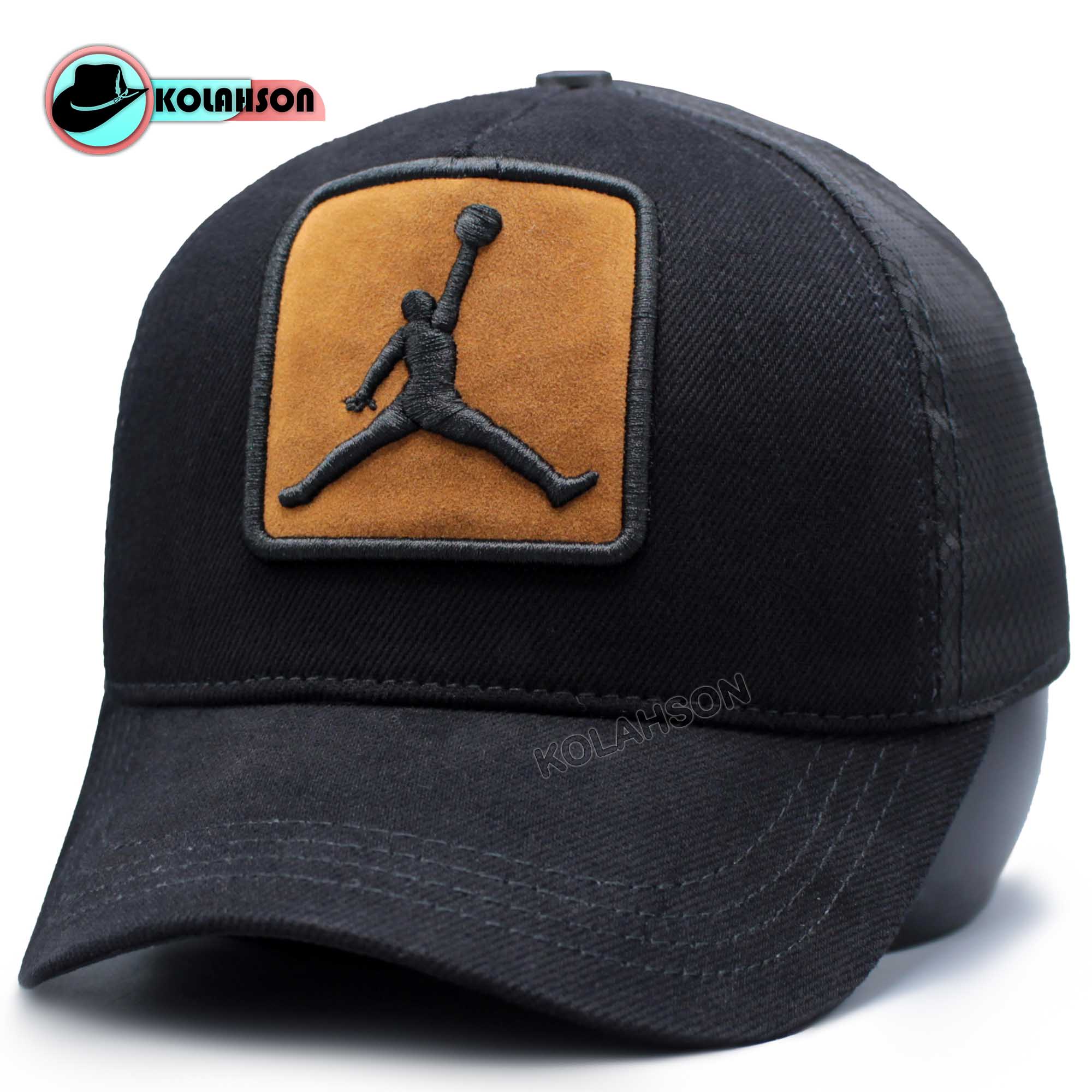 کلاه بزرگسال اسپرت بیسبالی پشت توری طرح Jordan تک رنگ رنگ مشکی با لوگوی مربعی رنگ شتری کد KBEBPTJTRMBLMRSH001