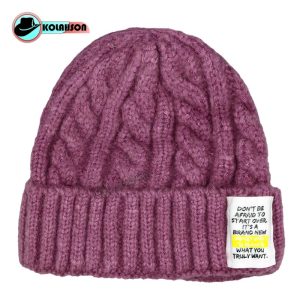 کلاه بزرگسال زمستانه بافت با طرح بافت زنجیری لیبل دار با 14 رنگ متفاوت کد KBZBBTBZLDB14RM011