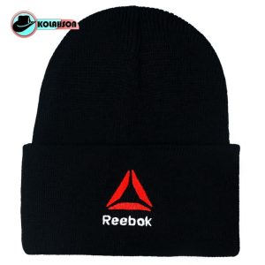 کلاه بزرگسال زمستانه بافت طرح Reebok با رنگ های مشکی و سفید و گلدوزی قرمز کد KBZBTRBRHMVSVGGH002