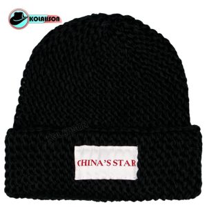 کلاه بزرگسال زمستانی بافت درشت طرح Chinas Star با رنگ های نارنجی کرم طوسی آبی سفید و مشکی و سبز کد KBZBDTCHSBRHNKTASVMVS007